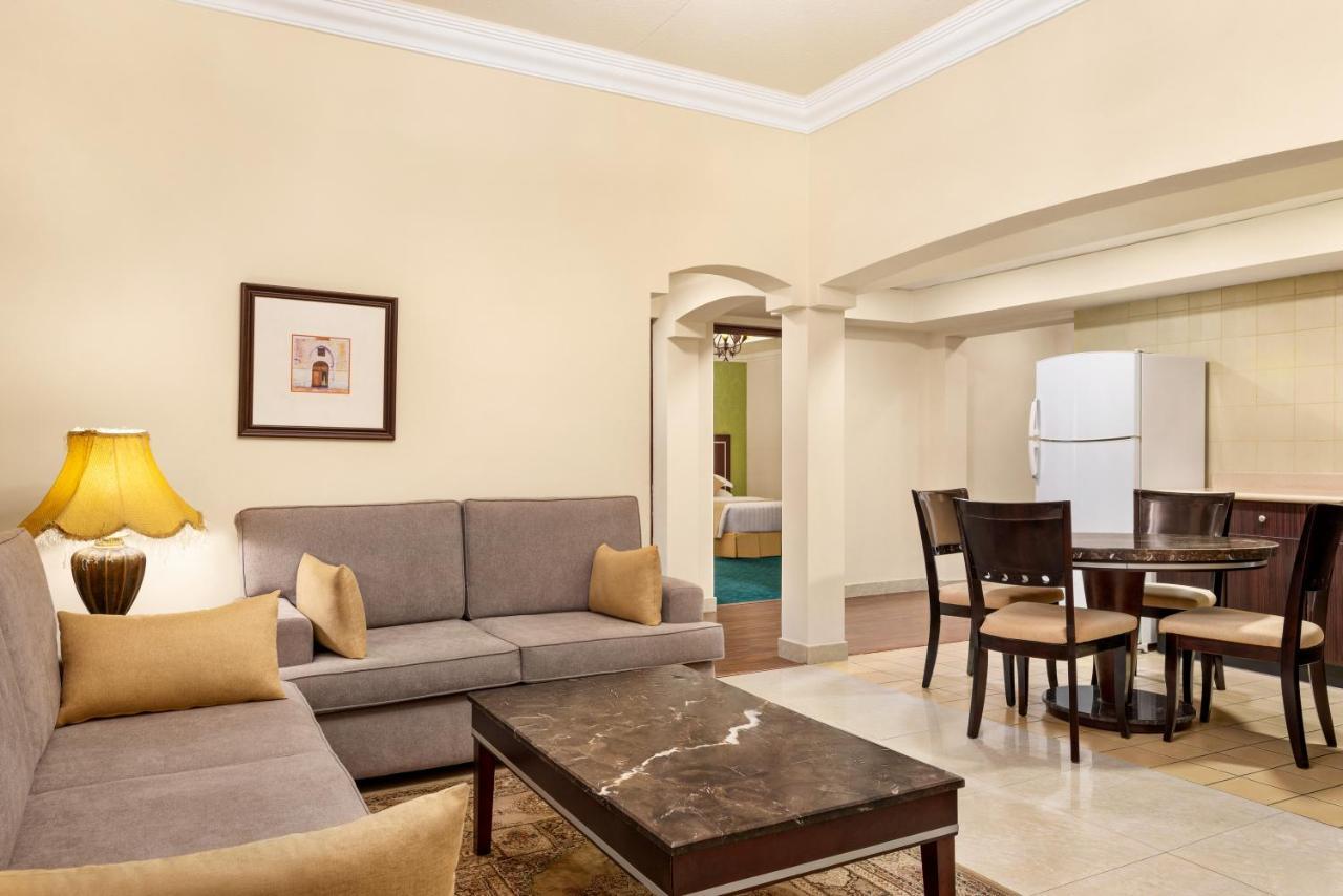 Eastyard Dammam Hotel - Formerly Ramada By Wyndham Дамам Екстериор снимка