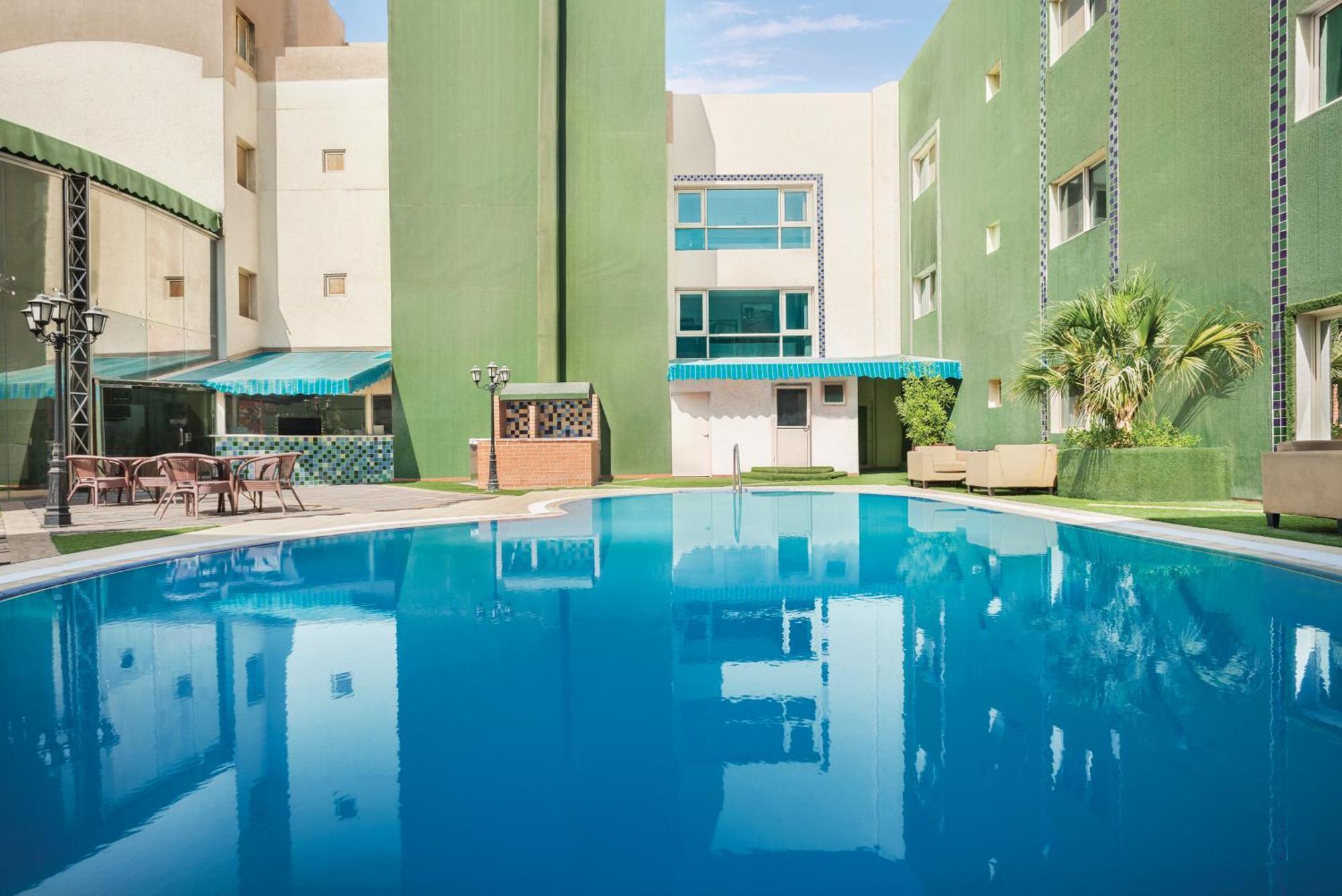 Eastyard Dammam Hotel - Formerly Ramada By Wyndham Дамам Екстериор снимка