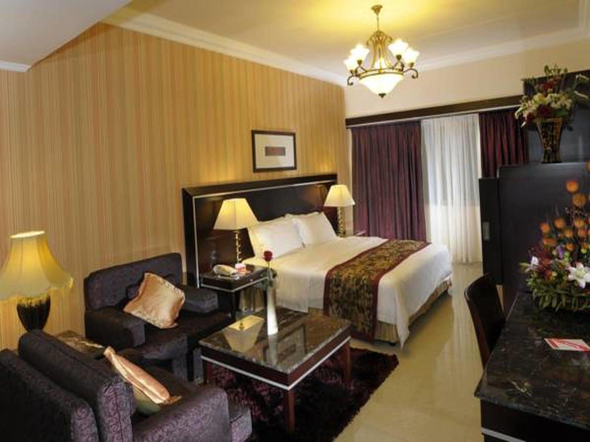Eastyard Dammam Hotel - Formerly Ramada By Wyndham Дамам Екстериор снимка