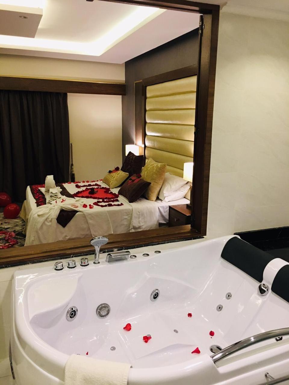 Eastyard Dammam Hotel - Formerly Ramada By Wyndham Дамам Екстериор снимка